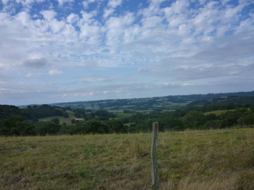 Vue sur le paysage près de Fichous-Riumayou