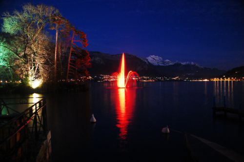 L'île des cygnes lac d'Annecy