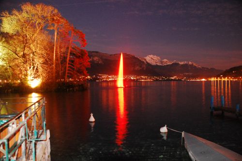 L'île des cygnes lac d'Annecy