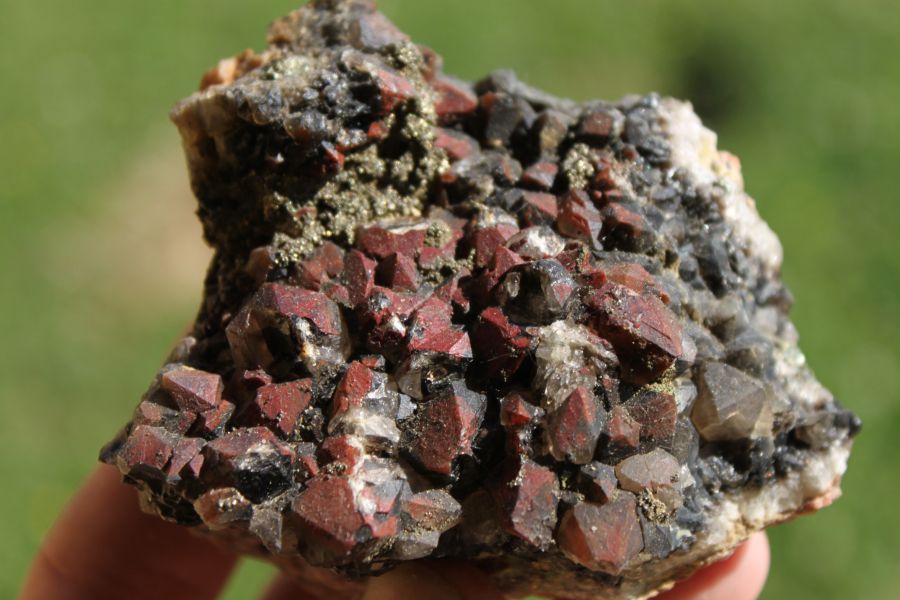 quartz hématoide, pyrite, secteur uranifère de Grury (71)