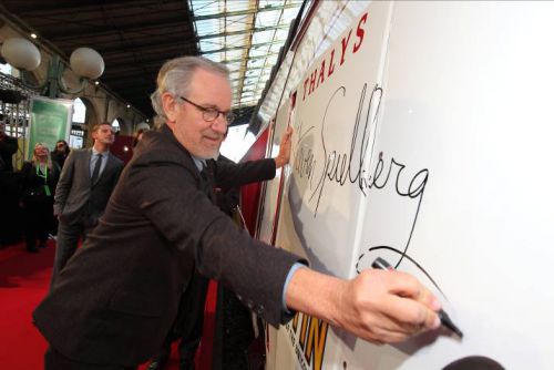 Spielberg dédicace le Thalys spécial Tintin
