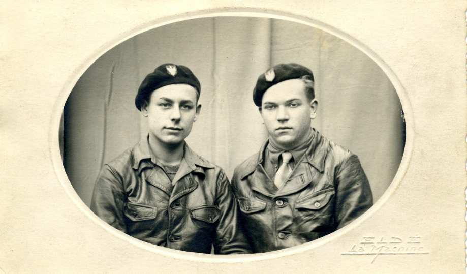 Stefan NOWAKOWSKI et Leon DISKIEWICZ, à leur engagement - Decize / La Machine / Dijon, septembre 1944.