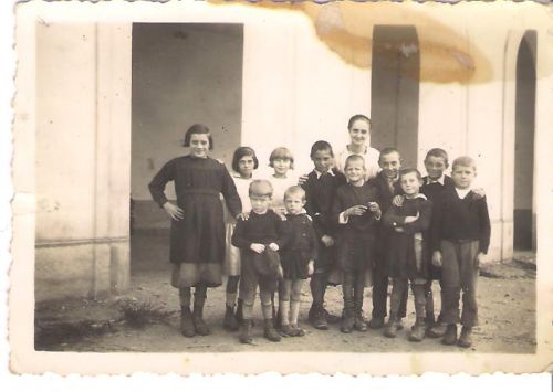 Ecole 1935 RECONNUS : Louise M Therese René P Norbert Jeannot P Hubert Armand Loulou Antoine