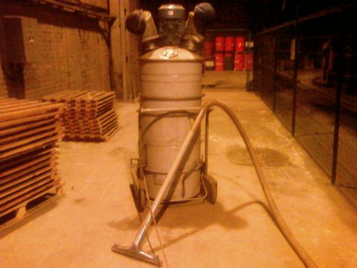 Aspirateur_industriel_380V