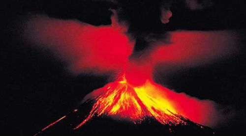 Volcan Tinakula aux îles Salomon