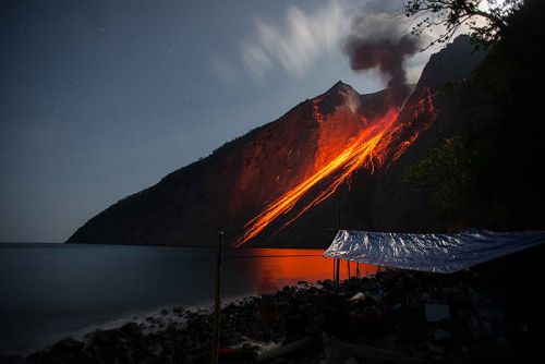 Volcan Batutara, Iles Flores en Indonésie en 2014.