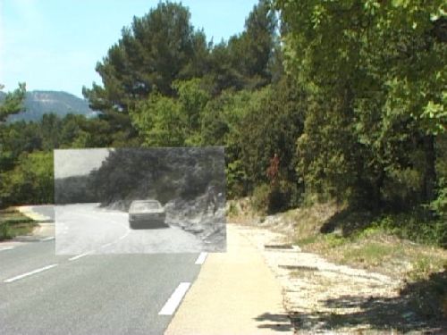 Emplacement du coupé Peugeot sur la route