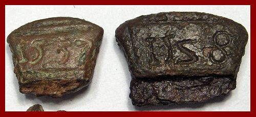 Embout de couteaux en bronze date 1557 &1558