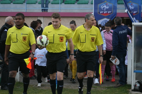 Soyaux-Yzeure (1) entrées des arbitres.jpg