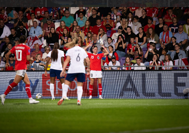 Verena Hanshaw qui joue son 100ème match avec la sélection autrichienne
