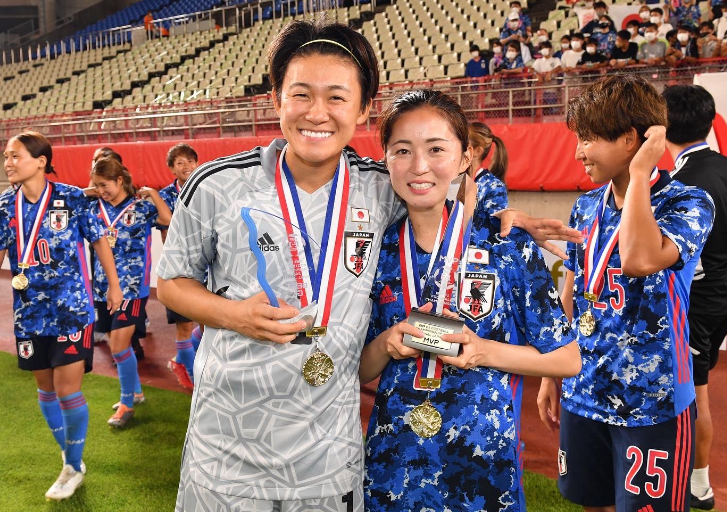 Meilleure gardienne de but, Ayaka Tamashita et la meilleure joueuse Risa Shimizu