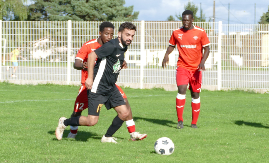 LIMOGES LANDOUGE / NIEUL ST-GENCE
Daniel Gregorio devant Amadou Bah

