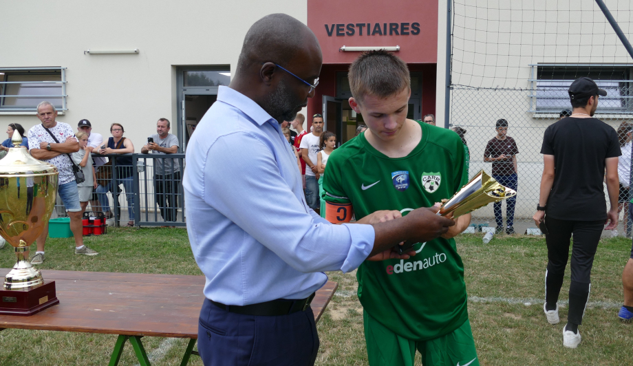 Remise de la coupe à Rilhac-Rancon
