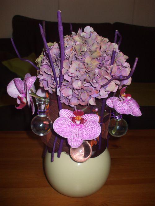 vase boule d'hortensias