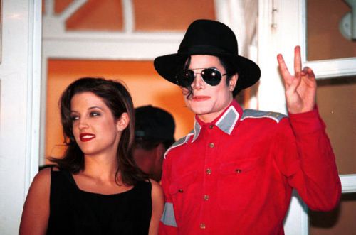 Michael Jackson et Lisa Marie Presley font un coucou à leur fan