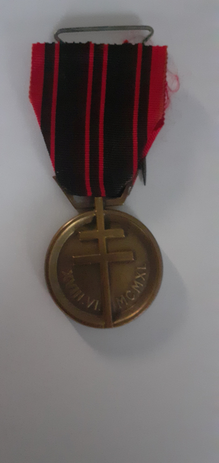 MEDAILLE MODIFIEE.jpg