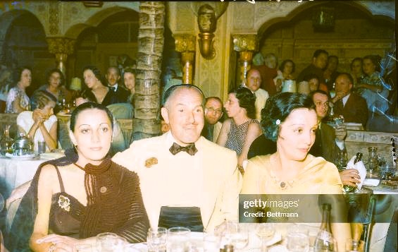 Avec Jack Warner et son épouse Ann Warner (1932)