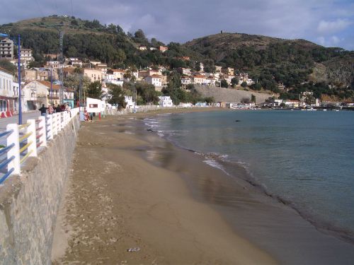 Plage  du  centre  du  village