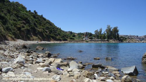 Vue de la plage de la fontaine romaine