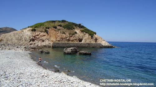 Vue plage  ancien port  Fontaine  Romaine