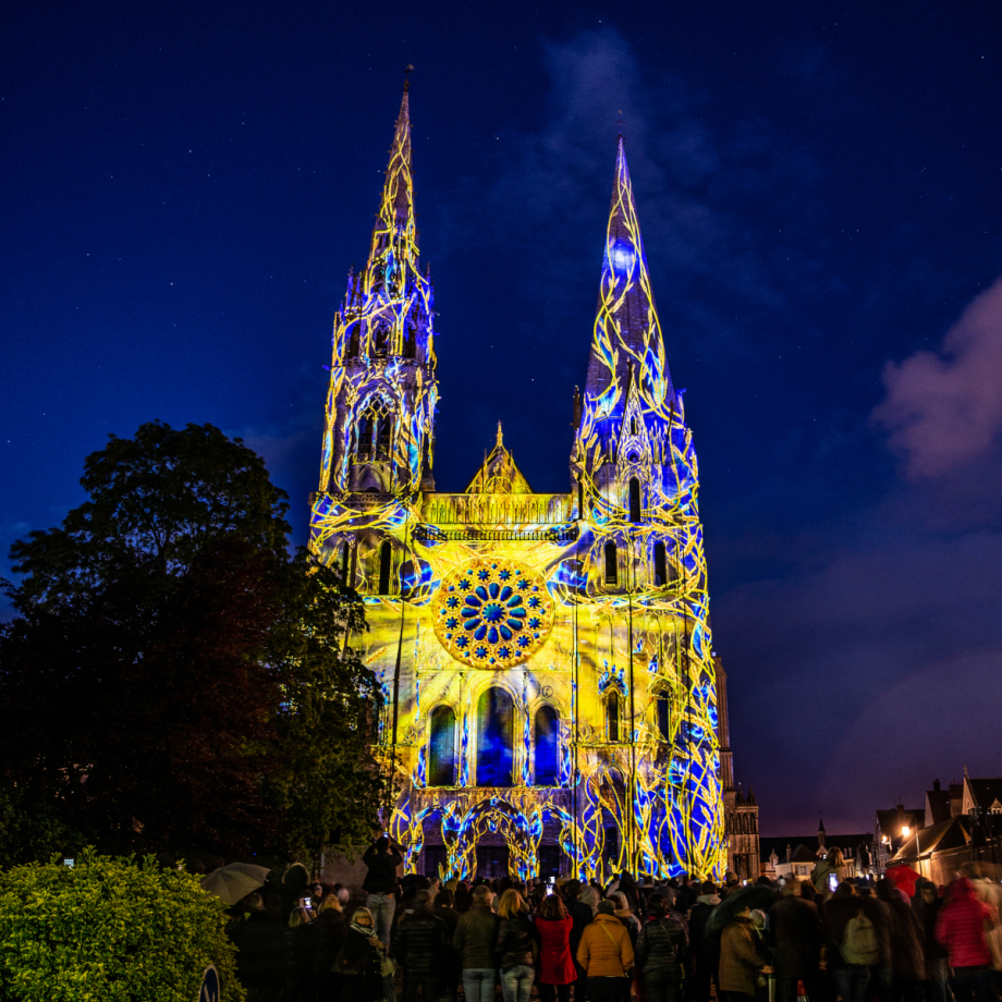 chartres-en-lumieres-cathedrale-portail-royal-01