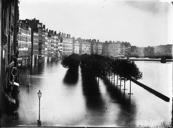 Quai St Antoine  sous l'eau en 1856