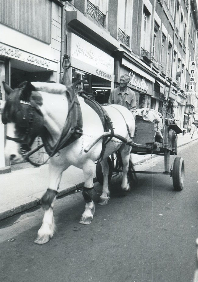 Qyuand on pouvait encore croiser des voitures à cheval dans la grande rue de la Croix-Rousse en 1975