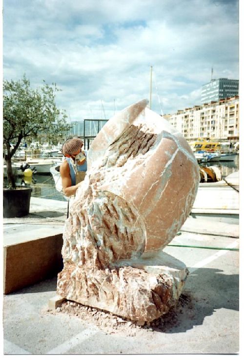     Symposium Toulon (83) marbre Hauteur 230 cm