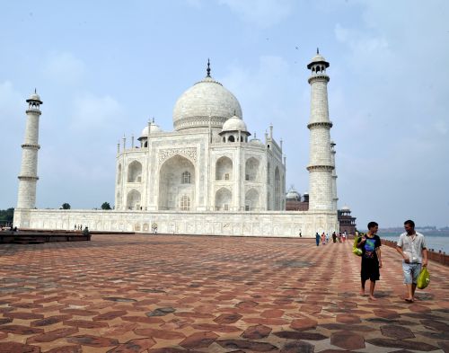 vue de côté du Taj Mahal