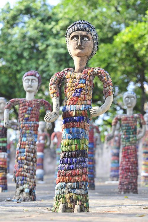 les statues en couleurs du stone garden