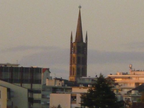 Eglise St Michel vue de l'autre rive