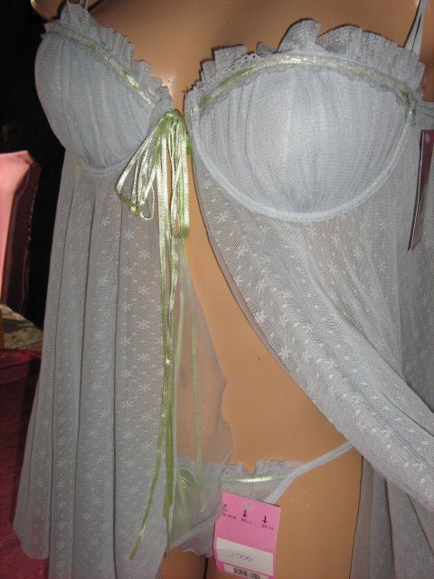 Nuisette sexy avec string: 13 000 FCA