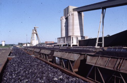 train de charbon au depart De Vernejoul