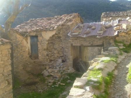 Village Izavachène, vieilles maisons en pierres