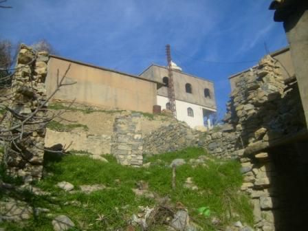 Village Izavachène, quartier en ruines