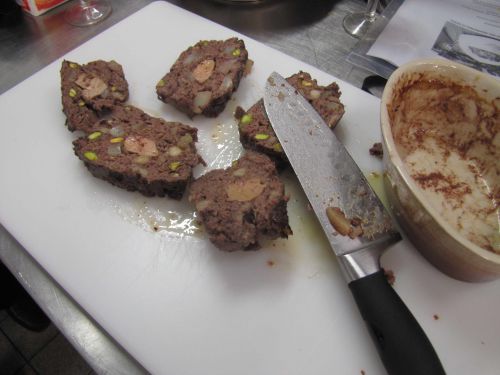 Terrine de canard et foie gras aux poires et pistaches