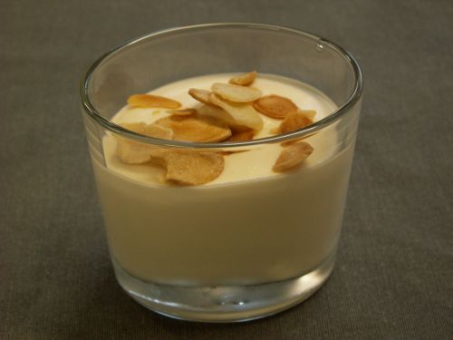 Parfait à l’amaretto et amandes grillées