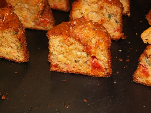 Cake au basilic et tomates confites