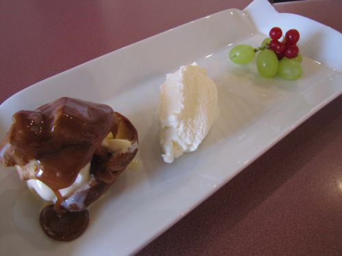 Profiteroles glacée sauce caramel