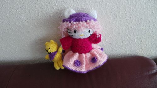 hello kitty avec son doudou