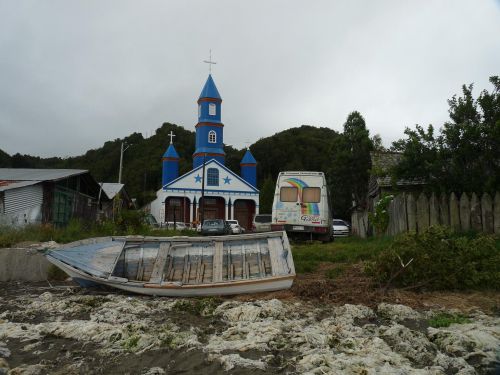 Tenaun et son église bleue