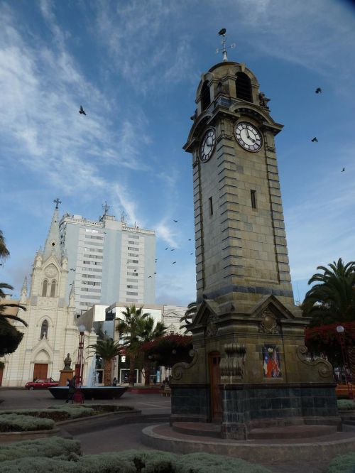 la torre reloj, médiocre réplique de big ben à Antofagasta