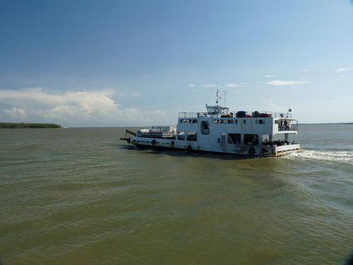 ferry sur l'Amazone