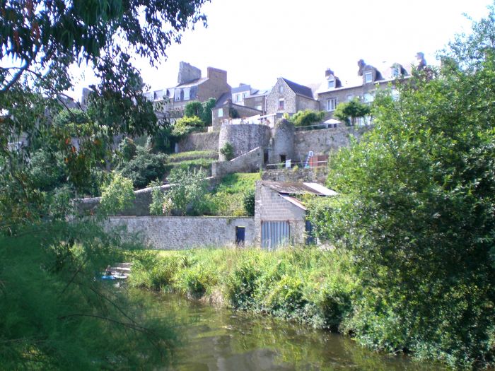 remparts de la ville fortifiée de Montcontour