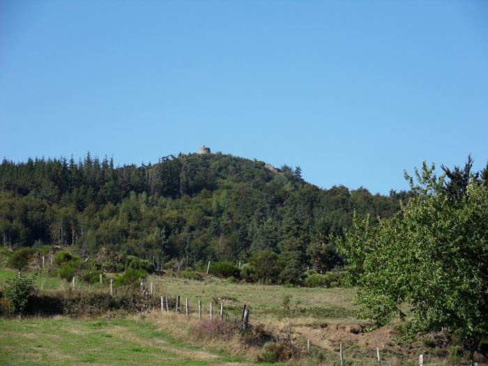 Mont Alherac et sa tour en ruine
