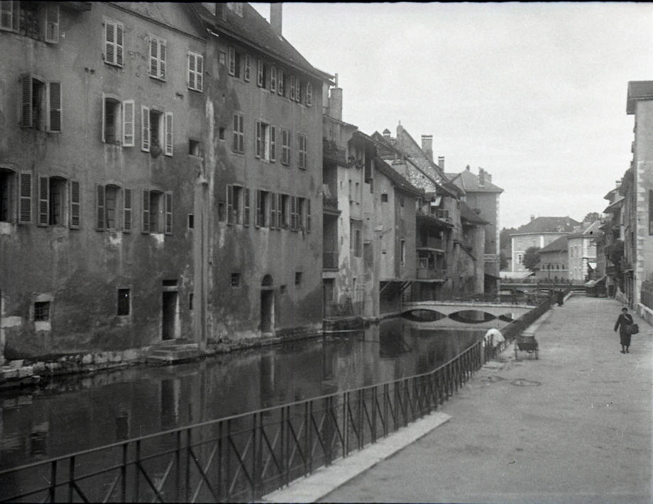 Annecy Canal de Thiou 015.jpg