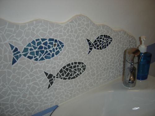 ma première mosaïque : pour protéger le mur de mes WC