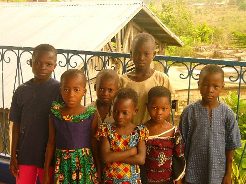 Enfants atteints du VIH/SIDA et/ou dont les parents le sont, aujourd'hui tous parrainés