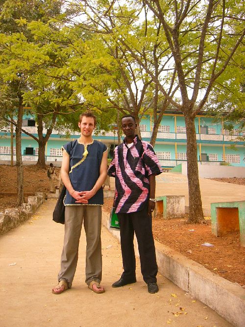 Yves-Matthieu, pilote du projet au Togo et Laurent, volontaire international