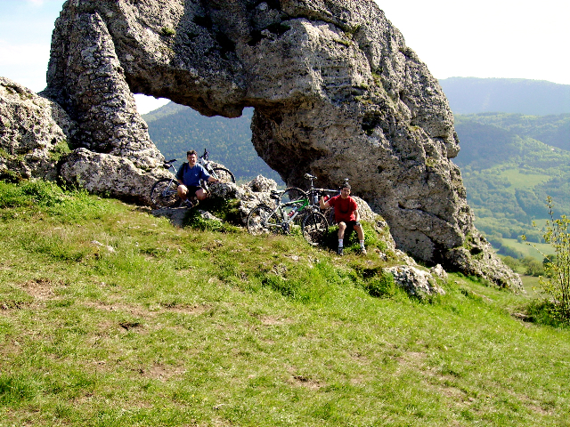 La Mure - pierre percée - mai 2006